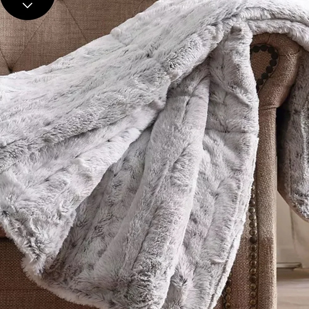 Christian Siriano Soft Gray Faux Fur Throw in Gift Box New - Picture 1 of 8